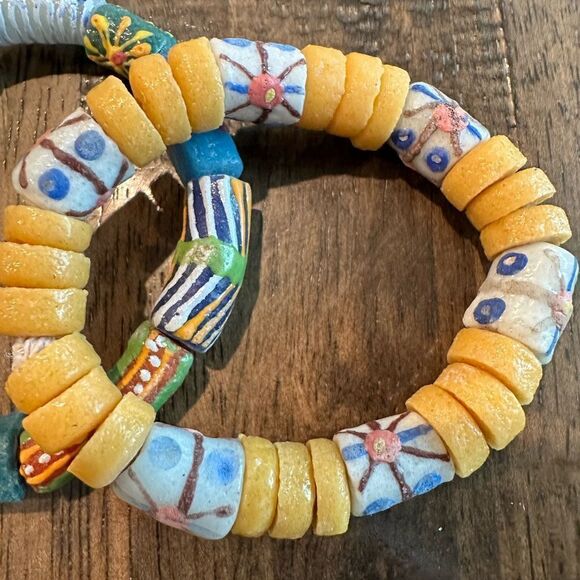 NWT Women’s Set of 3 Ceramic Beaded Stretch Bracelets Yellow Multi Color - Picture 4 of 4